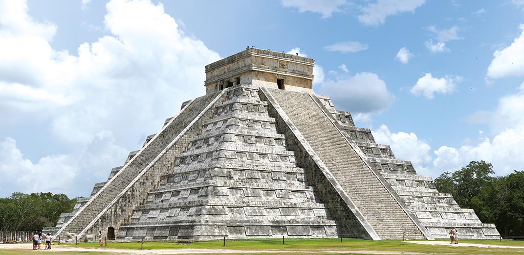 Chichen_Itza_3.jpg